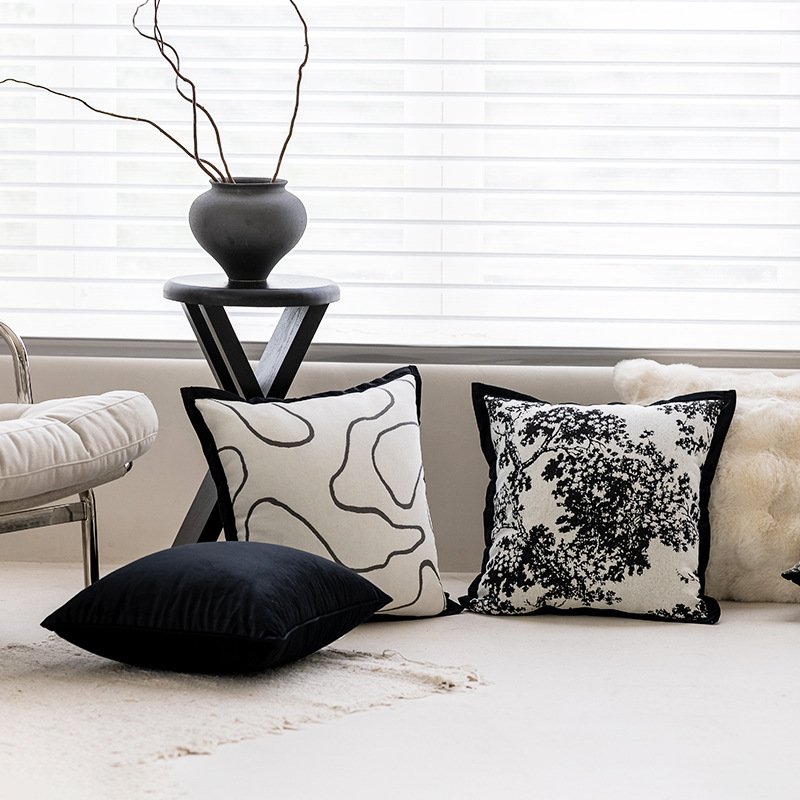 Modern simple black and white chenille jacquard cushion pillow, French light luxury home sofa, bedroom soft furnishing pillow - Image 3